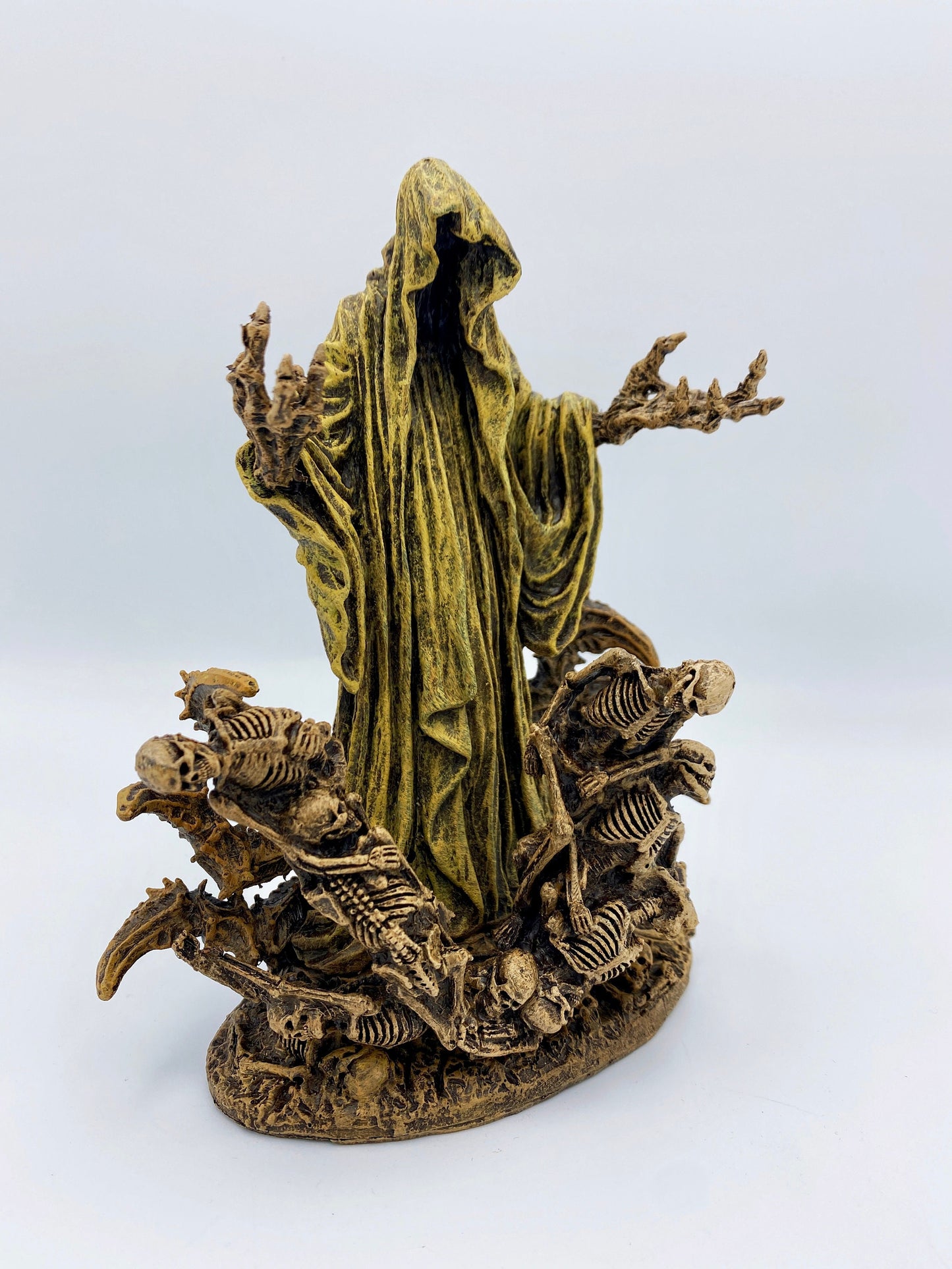 H.P. Lovecraft's The King in Yellow/ Hastur Statue | Cthulhu Mythos Necromancer Figurine | Lovecraftian Horror, Gothic Decor and Gamer Gift