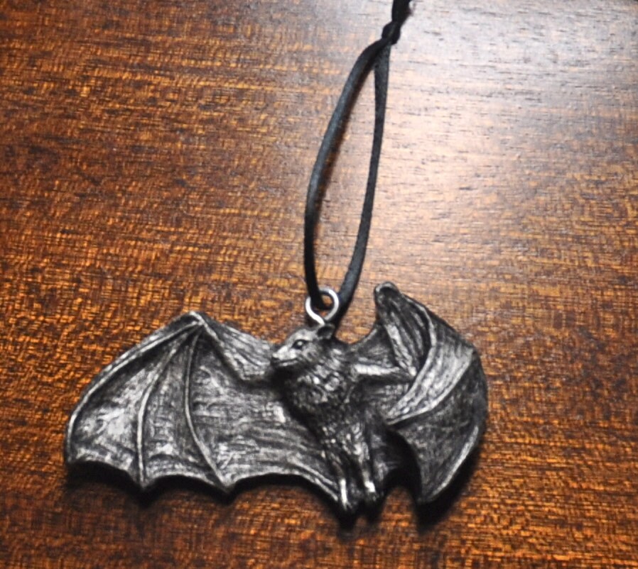 Flying Fruit Bat Ornament, Hand Painted Resin Sculpture | Gothic Vampire Bat Figurine | Nature Bat Ornament for Halloween and Gothic Decor