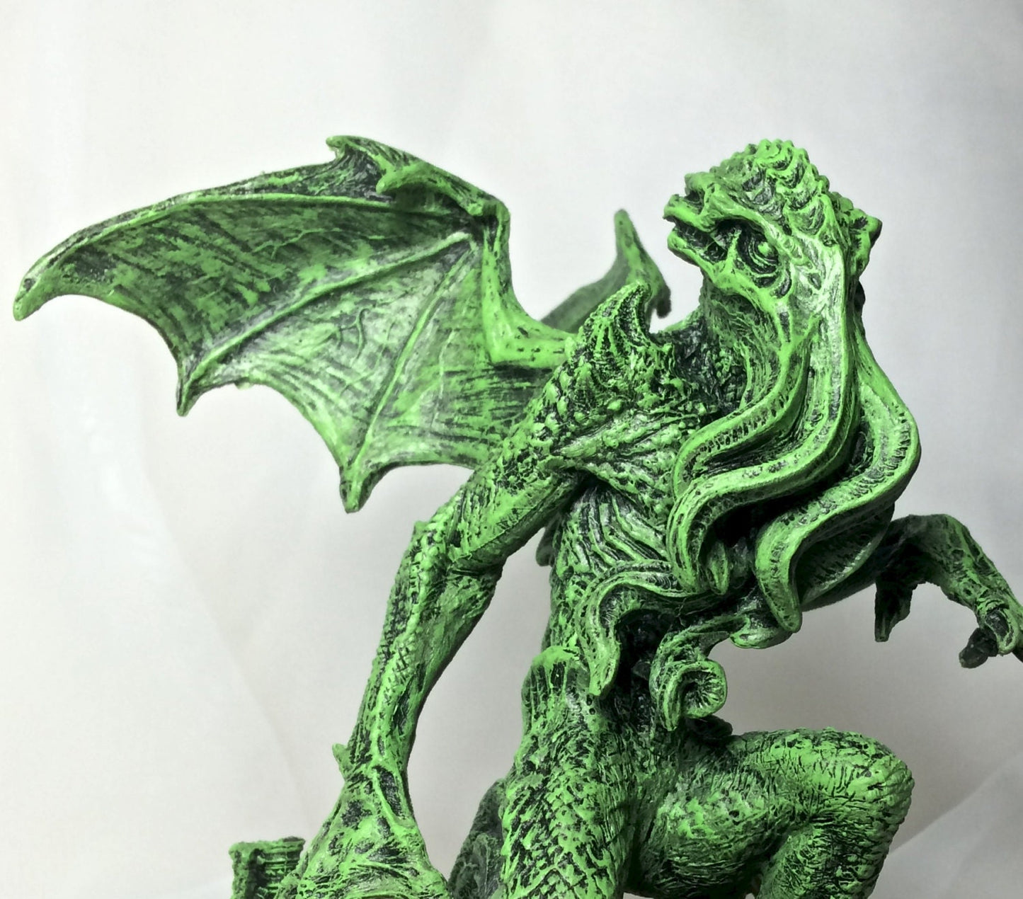 H.P. Lovecraft’s Call of Cthulhu Statue, Hand Painted Sculpture | Cthulhu Mythos Monster Figurine | Lovecraftian Horror Decor and Gamer Gift