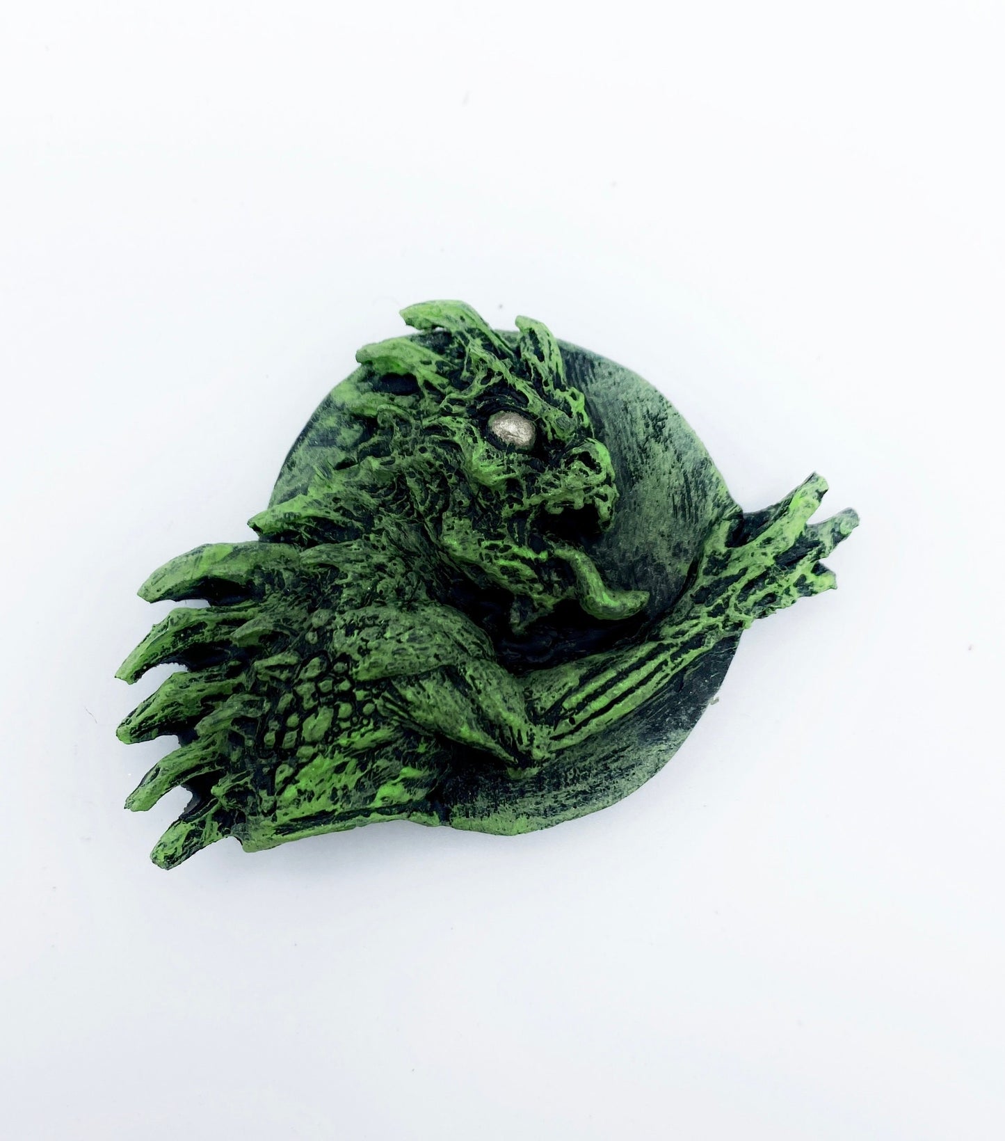 Chupacabra Magnet, Hand Painted Resin Sculpture | Cryptid Fantasy Decor | Urban Legend Chupacabra Magnet for Horror and Gothic Decor