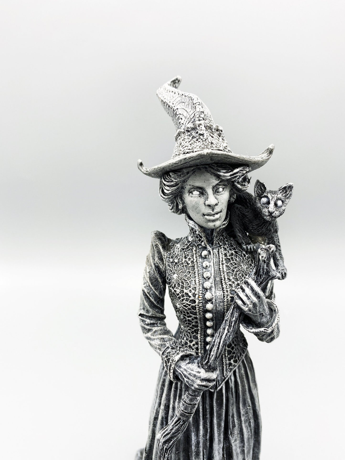 Victorian Witch Statue, Hand Painted Resin Sculpture | Gothic Victorian Folklore Figurine | Pagan Witch with Familiars Spooky Home Decor