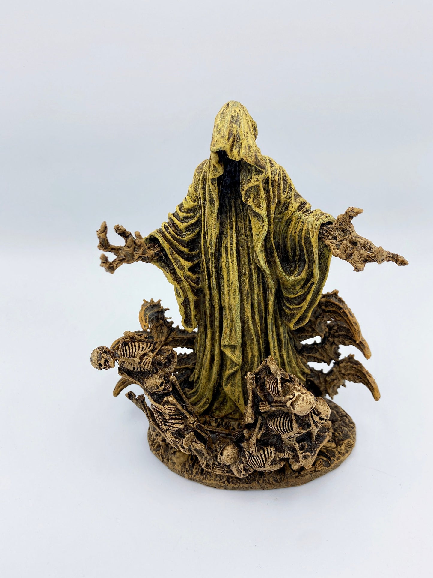 H.P. Lovecraft's The King in Yellow/ Hastur Statue | Cthulhu Mythos Necromancer Figurine | Lovecraftian Horror, Gothic Decor and Gamer Gift