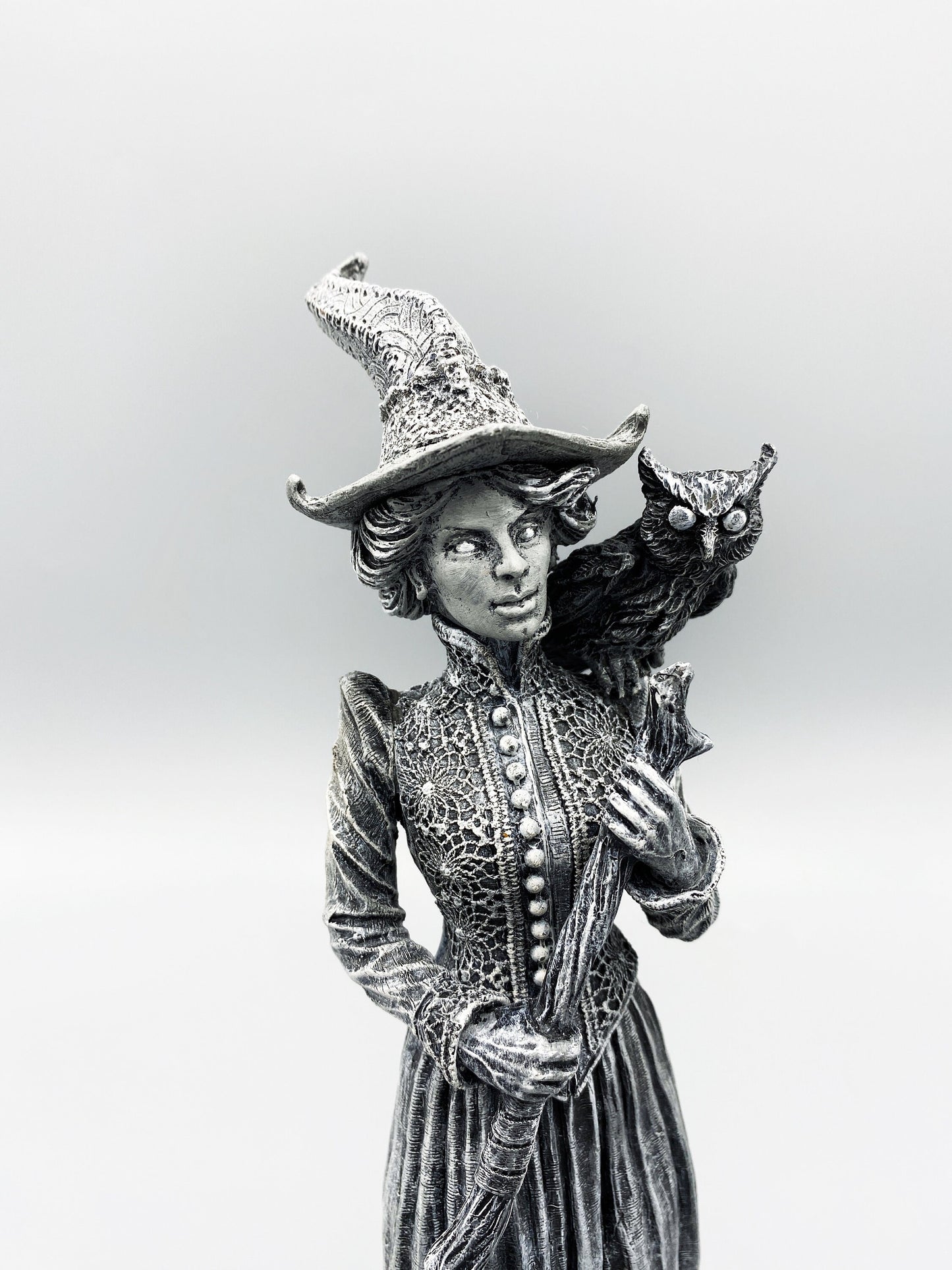 Victorian Witch Statue, Hand Painted Resin Sculpture | Gothic Victorian Folklore Figurine | Pagan Witch with Familiars Spooky Home Decor