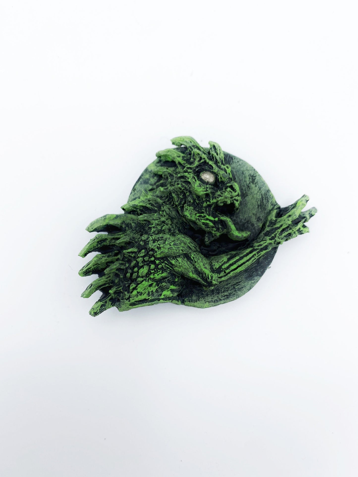 Chupacabra Magnet, Hand Painted Resin Sculpture | Cryptid Fantasy Decor | Urban Legend Chupacabra Magnet for Horror and Gothic Decor
