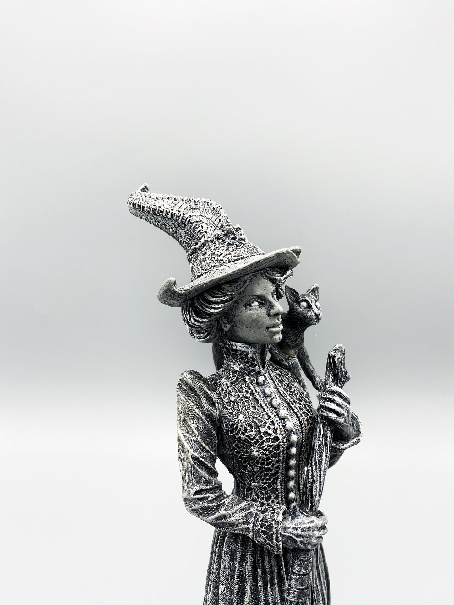 Victorian Witch Statue, Hand Painted Resin Sculpture | Gothic Victorian Folklore Figurine | Pagan Witch with Familiars Spooky Home Decor