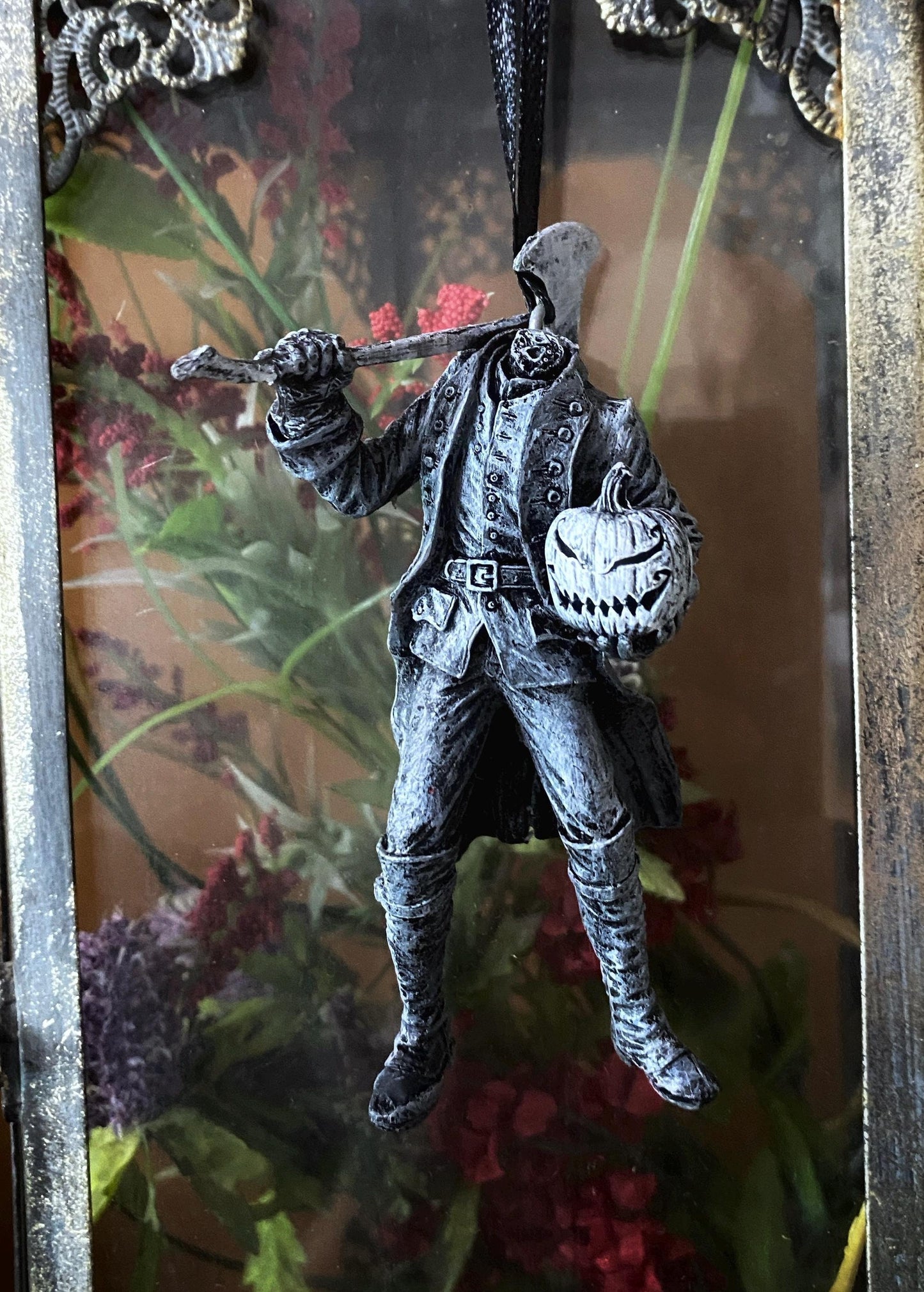 Headless Horseman Ornament, Hand Painted Resin Sculpture | Gothic Legend of Sleepy Hollow Figurine | Dark Art for Spooky Holiday Decor