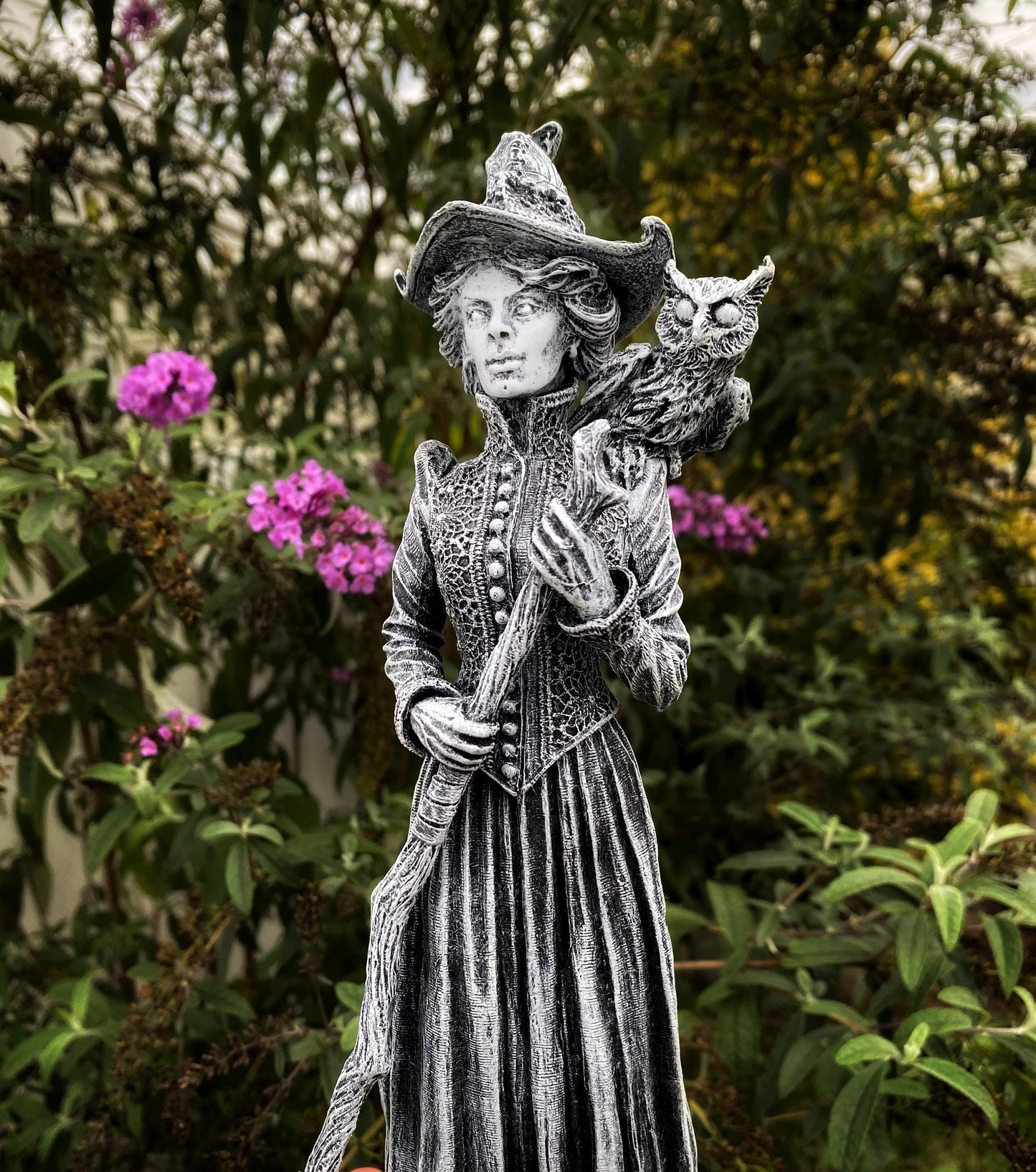 Victorian Witch Statue, Hand Painted Resin Sculpture | Gothic Victorian Folklore Figurine | Pagan Witch with Familiars Spooky Home Decor