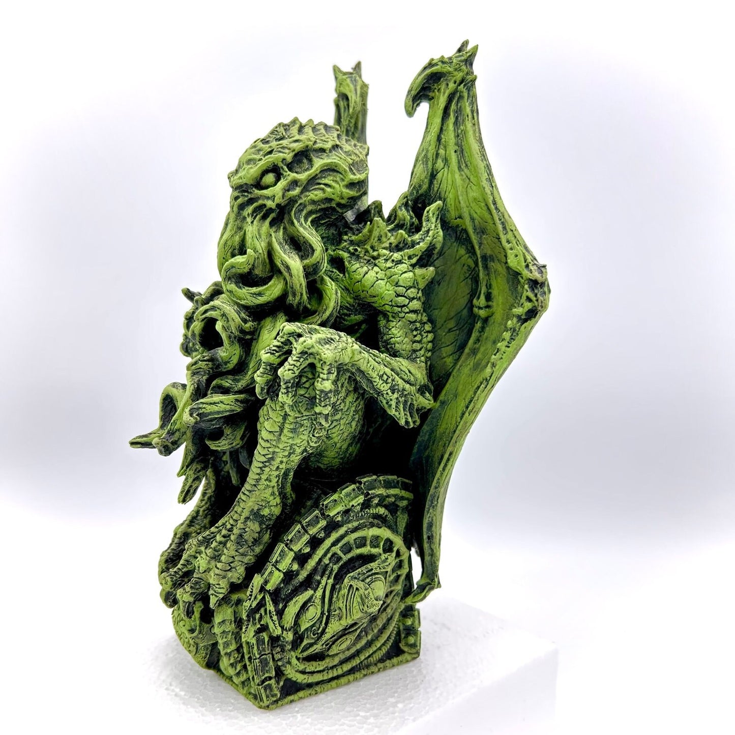 Cthulhu Enthroned Statue, Hand Painted Resin Sculpture | Cthulhu Mythos Monster Figurine | Lovecraftian Horror Decor and Gamer Gift