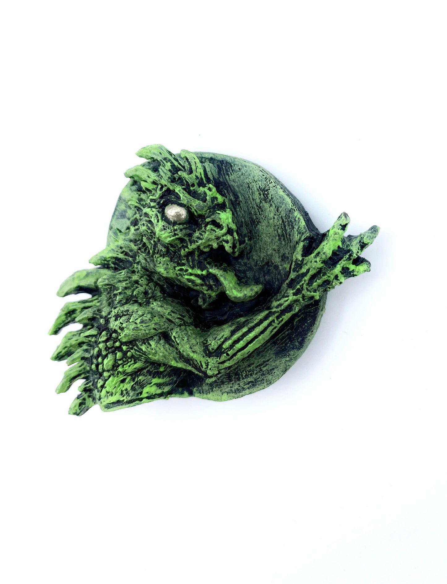 Chupacabra Magnet, Hand Painted Resin Sculpture | Cryptid Fantasy Decor | Urban Legend Chupacabra Magnet for Horror and Gothic Decor