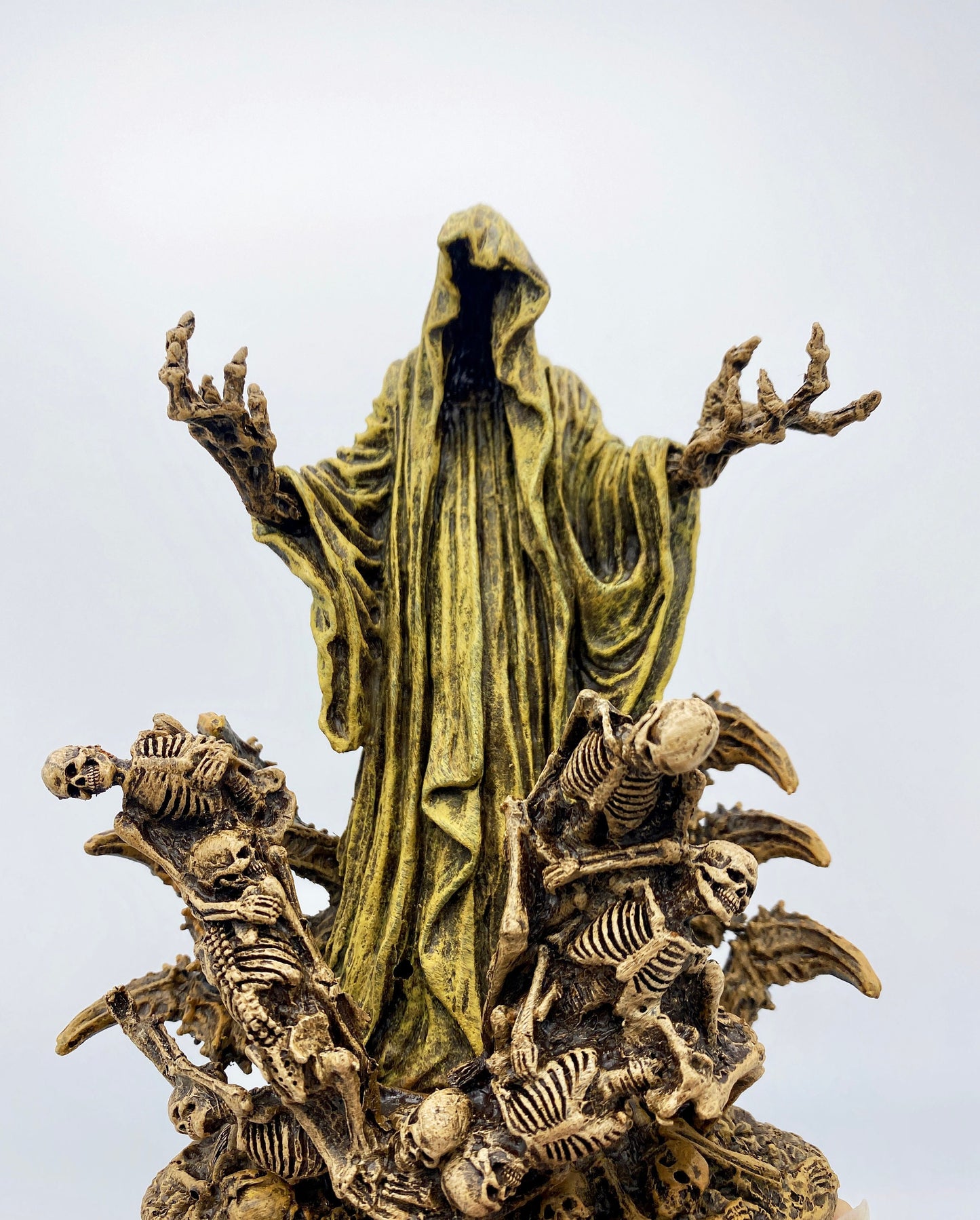 H.P. Lovecraft's The King in Yellow/ Hastur Statue | Cthulhu Mythos Necromancer Figurine | Lovecraftian Horror, Gothic Decor and Gamer Gift