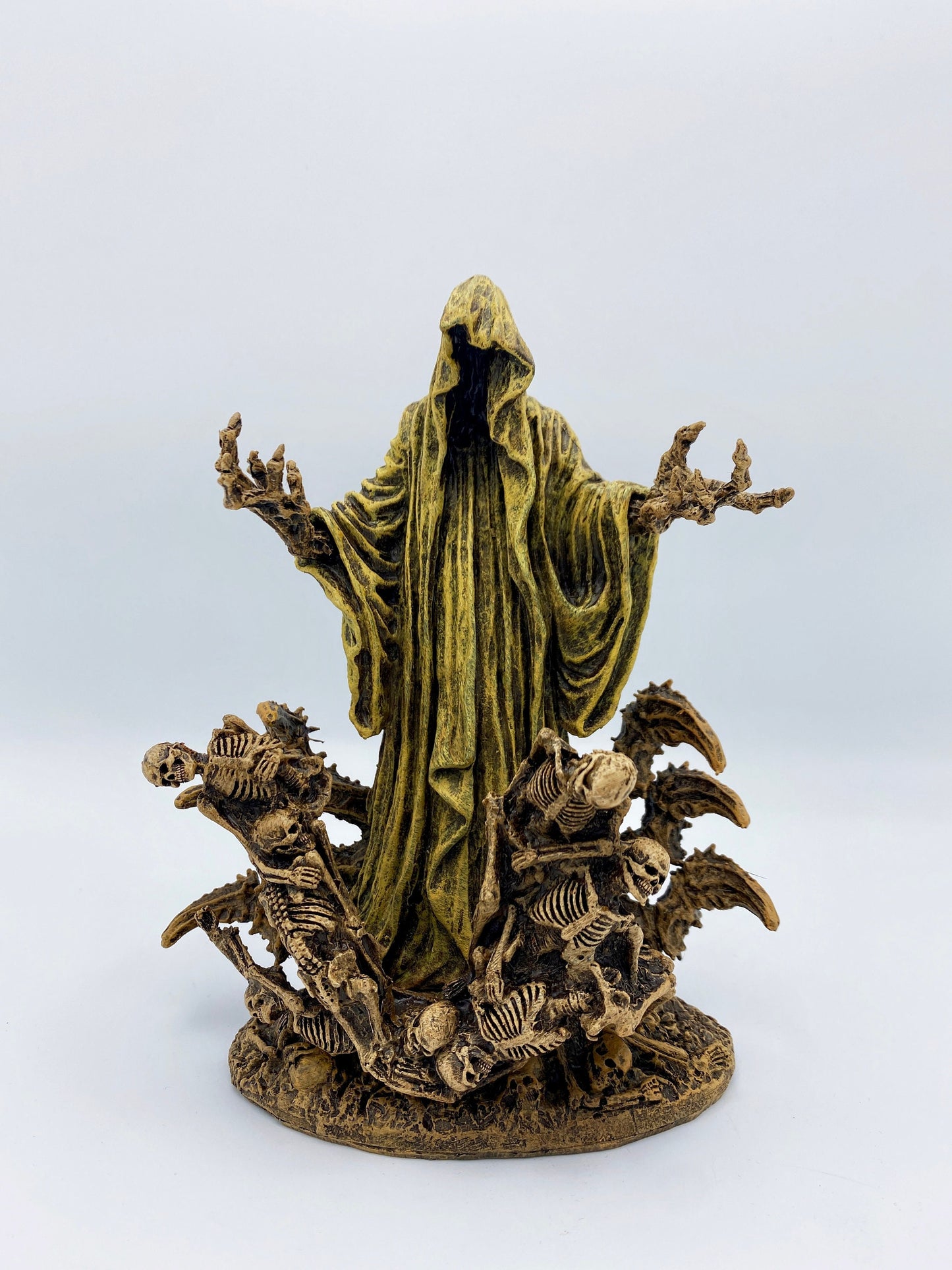 H.P. Lovecraft's The King in Yellow/ Hastur Statue | Cthulhu Mythos Necromancer Figurine | Lovecraftian Horror, Gothic Decor and Gamer Gift
