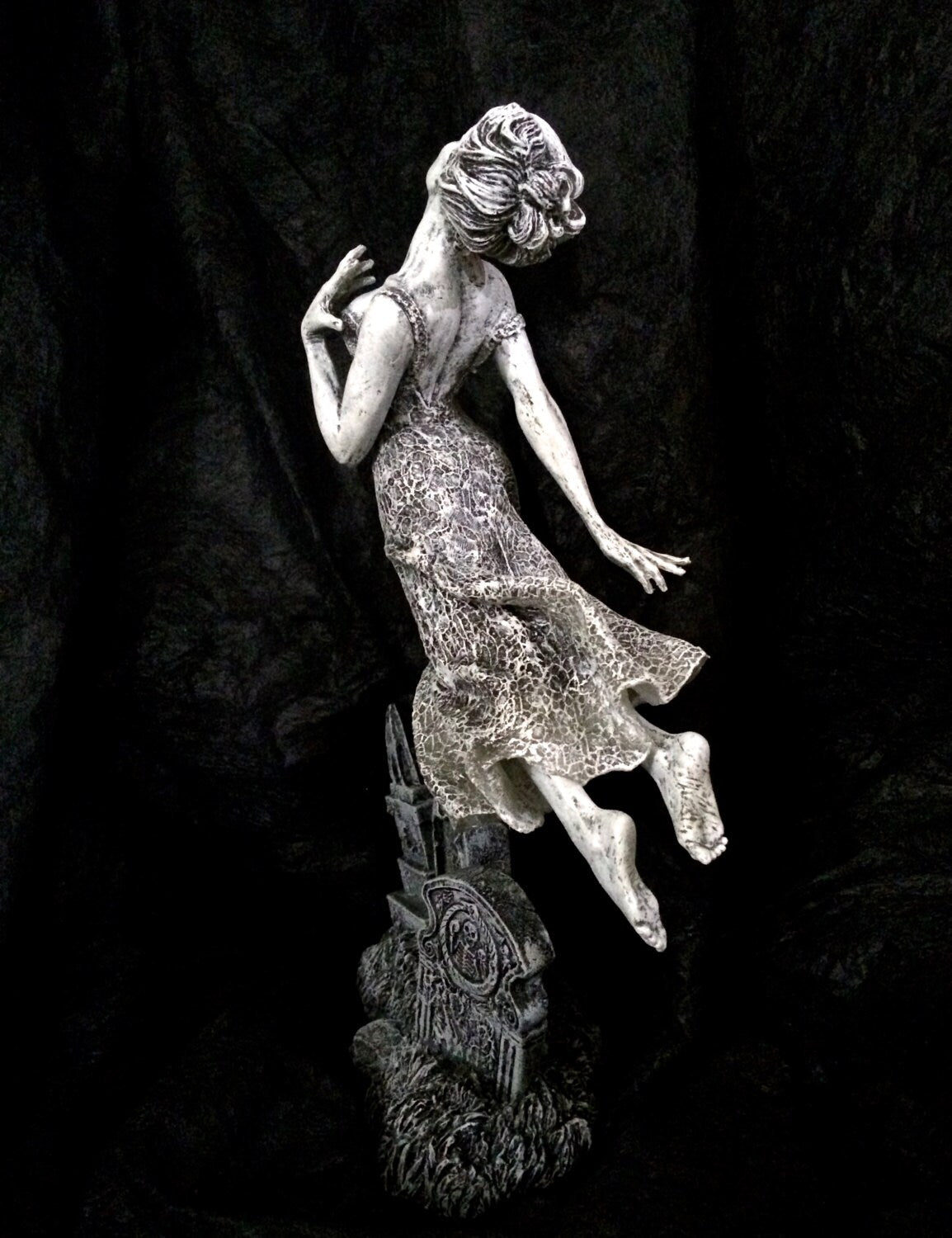 Victorian Ghost Statue, Hand Painted Resin Sculpture, Glow in the Dark | Gothic Horror Haunting Art| Dark Folklore Art for Spooky Home Decor