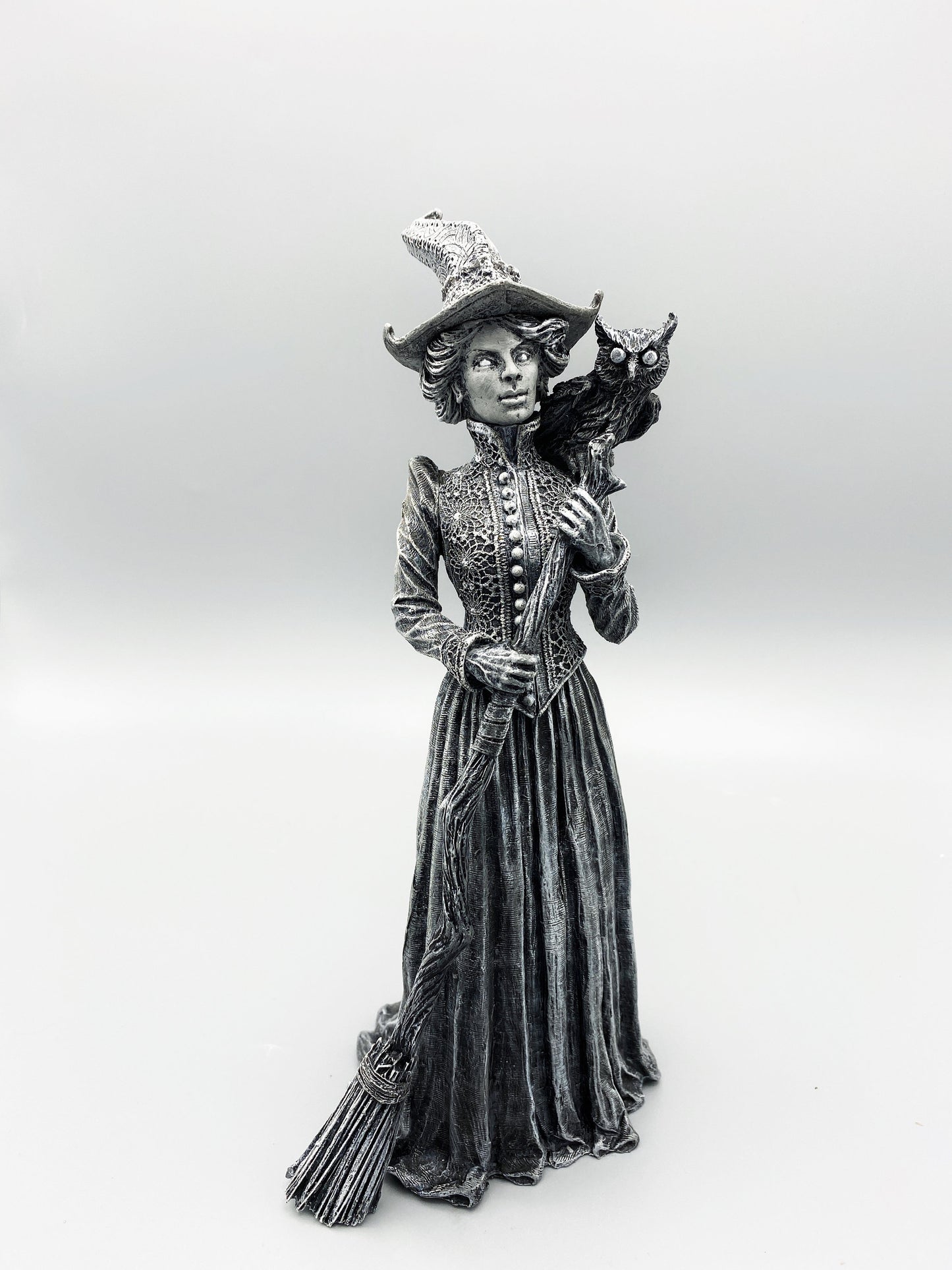 Victorian Witch Statue, Hand Painted Resin Sculpture | Gothic Victorian Folklore Figurine | Pagan Witch with Familiars Spooky Home Decor