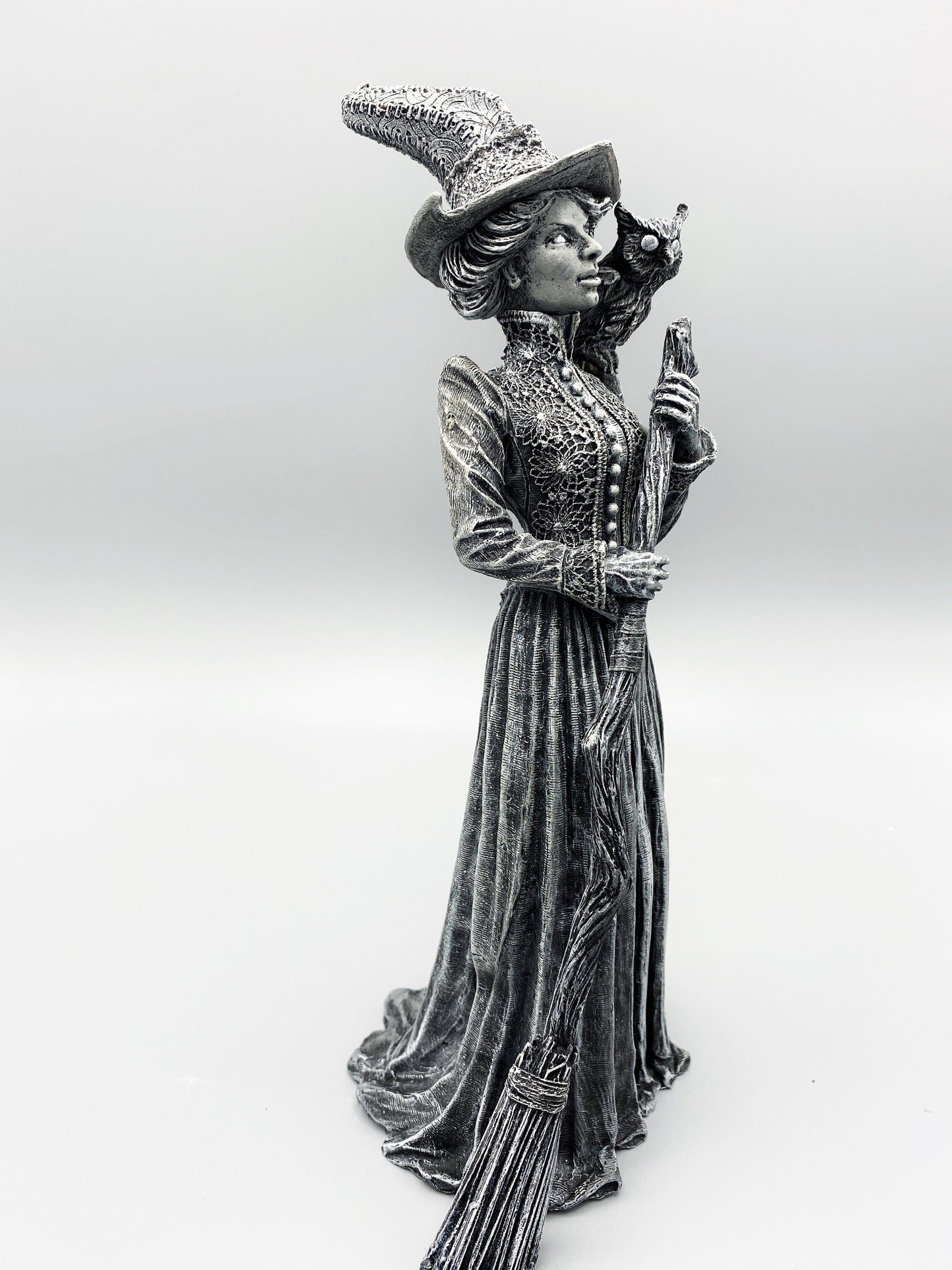 Victorian Witch Statue, Hand Painted Resin Sculpture | Gothic Victorian Folklore Figurine | Pagan Witch with Familiars Spooky Home Decor