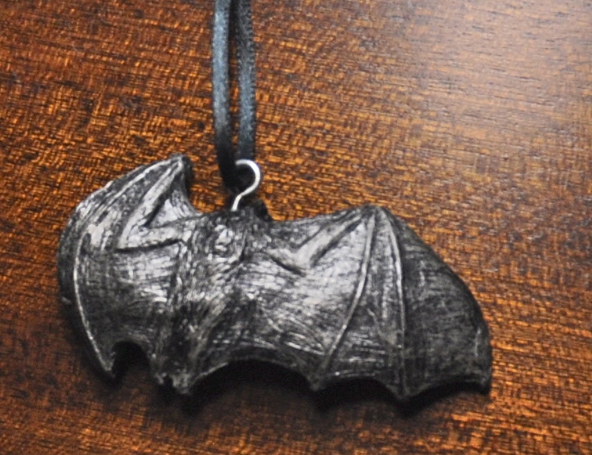 Flying Fruit Bat Ornament, Hand Painted Resin Sculpture | Gothic Vampire Bat Figurine | Nature Bat Ornament for Halloween and Gothic Decor
