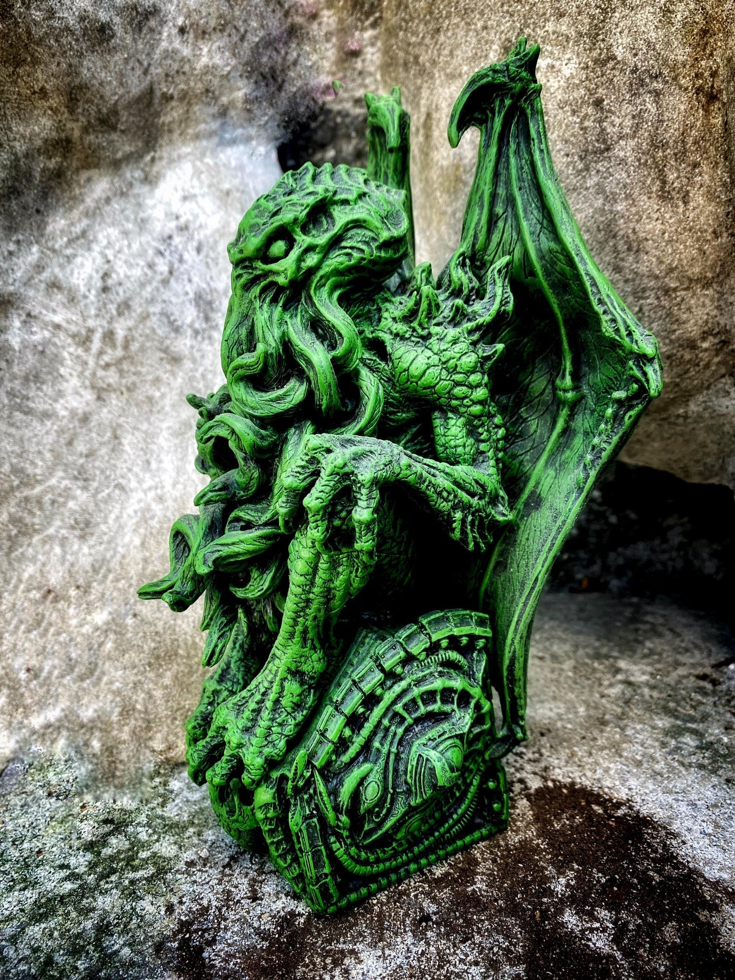 Cthulhu Enthroned Statue, Hand Painted Resin Sculpture | Cthulhu Mythos Monster Figurine | Lovecraftian Horror Decor and Gamer Gift