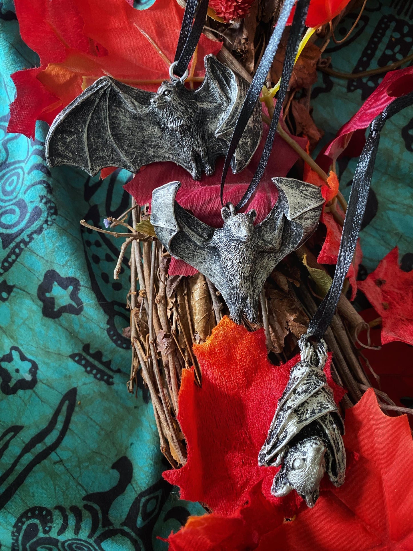Flying Fruit Bat Ornament, Hand Painted Resin Sculpture | Gothic Vampire Bat Figurine | Nature Bat Ornament for Halloween and Gothic Decor