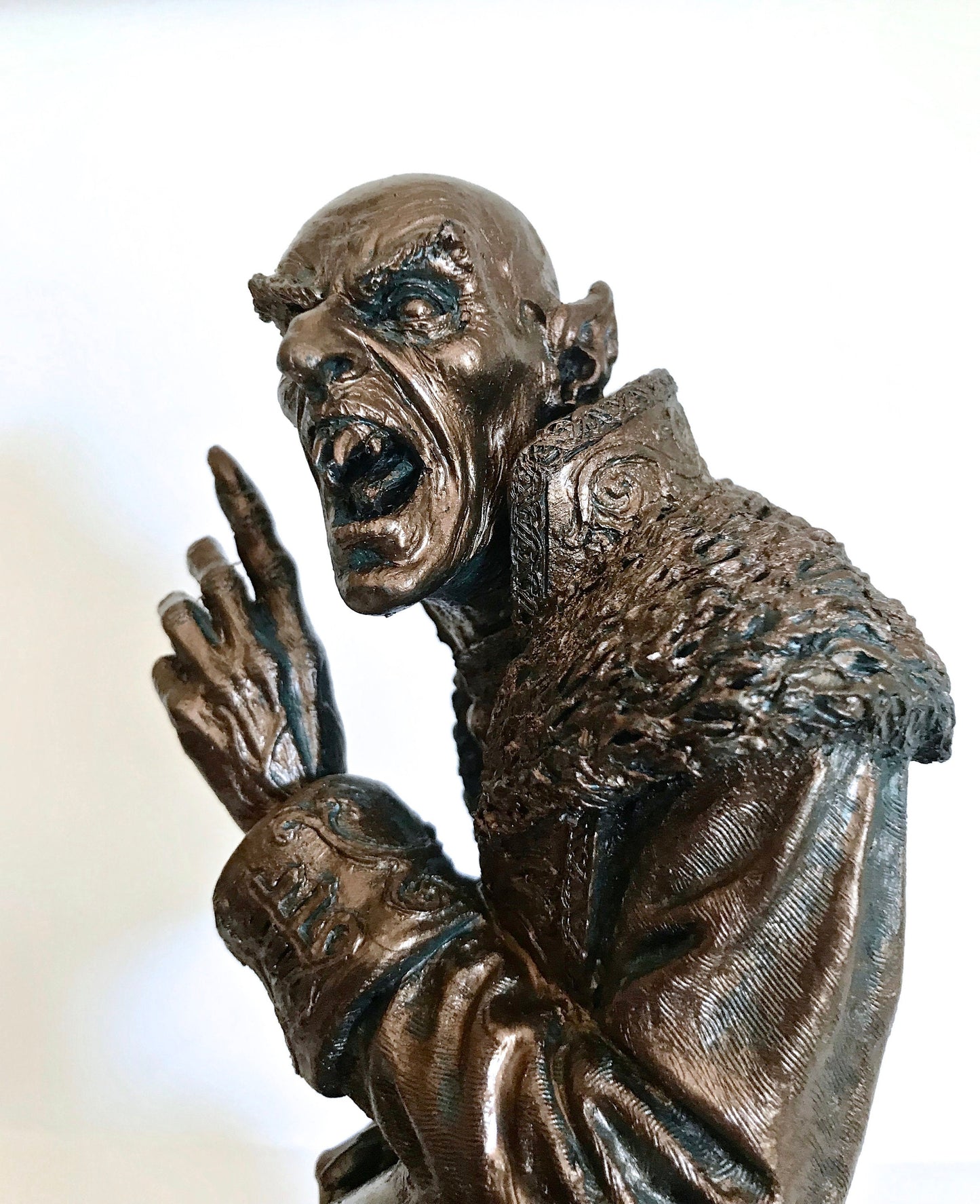 Dracula: Nosferatu Bust,Resin Sculpture | Legendary Vampire Figurine | Victorian Gothic Undead Creature| Dark Art Gift and Spooky Home Decor
