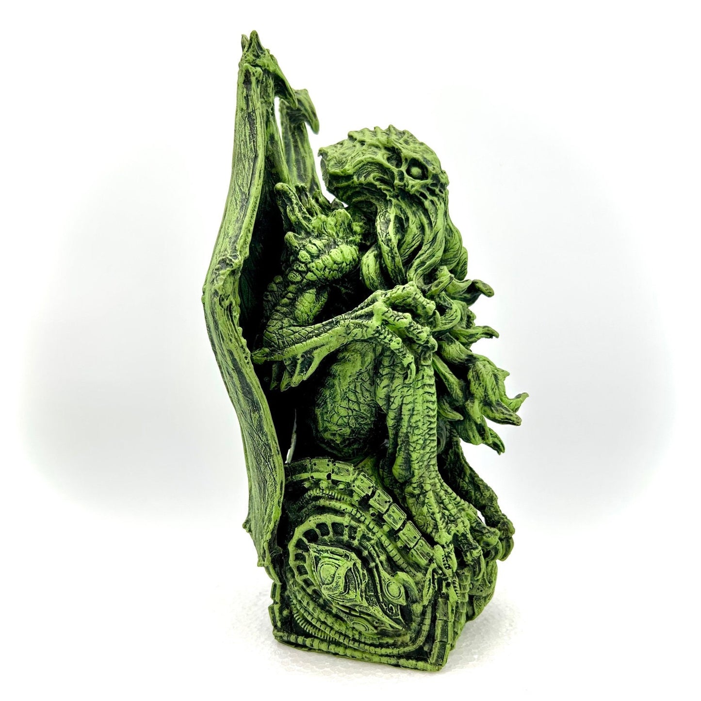 Cthulhu Enthroned Statue, Hand Painted Resin Sculpture | Cthulhu Mythos Monster Figurine | Lovecraftian Horror Decor and Gamer Gift