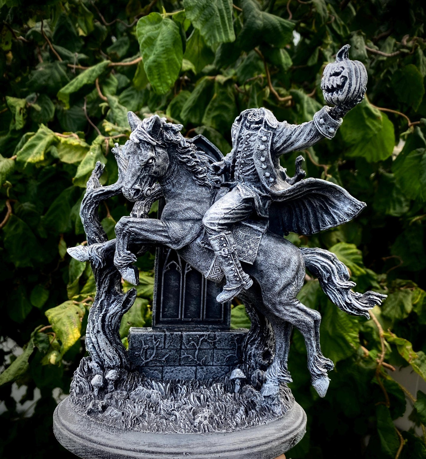 Headless Horseman Riding Statue, Hand Painted Resin Sculpture | Gothic Legend of Sleepy Hollow Figurine | Dark Folklore Art for Spooky Decor